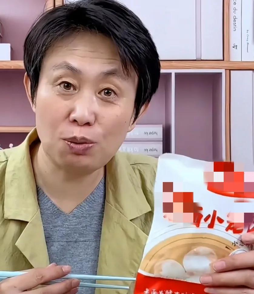 江歌妈妈注册了公司，要开启直播带货之路！
对此，她发视频解释道：

她要做点事充