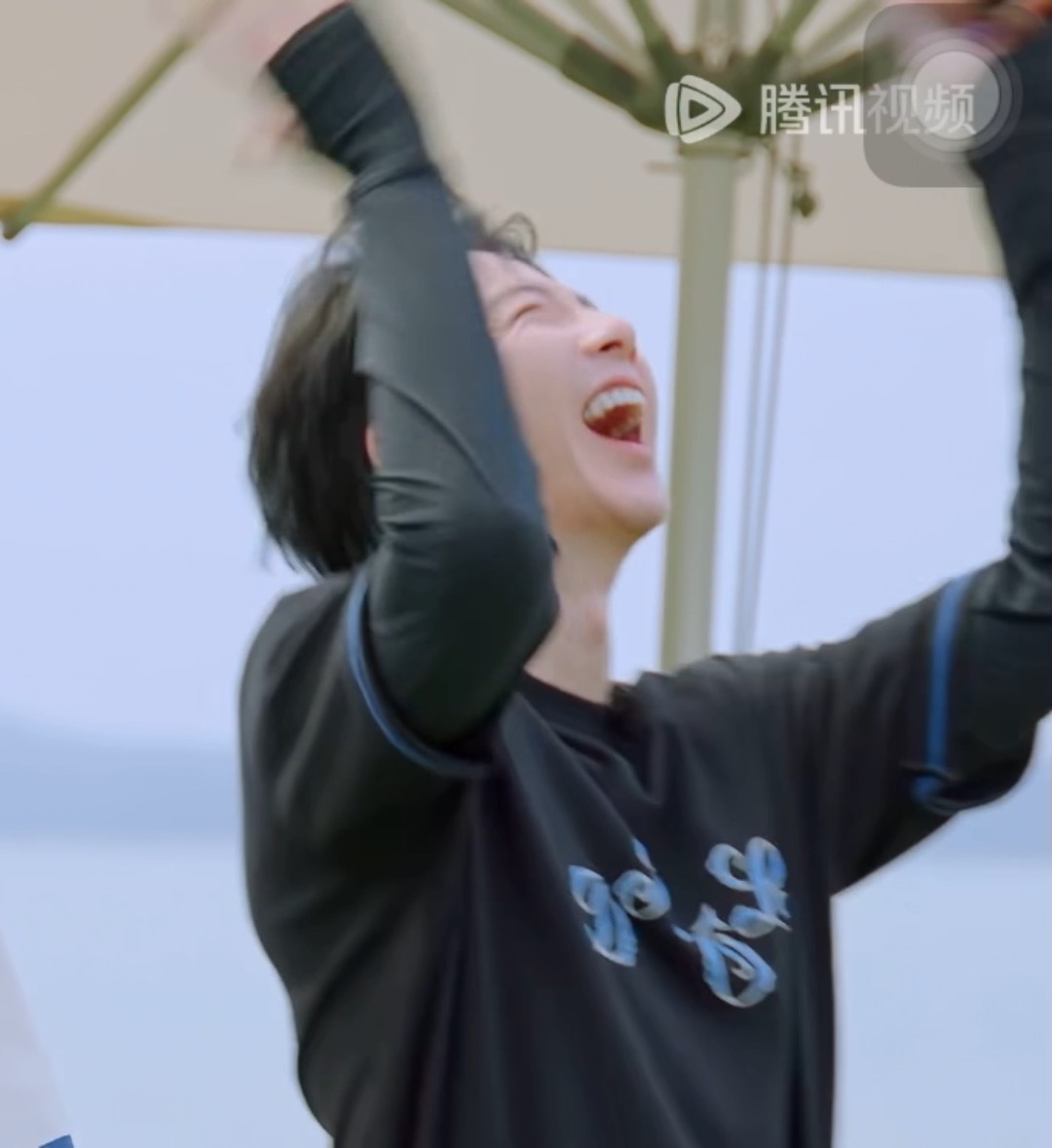 新的一个月要开心要哈哈大笑