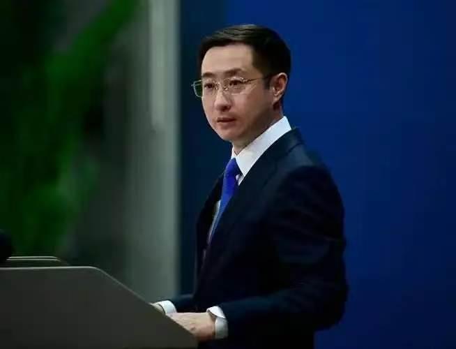 2026年7月15日，财联社消息，美国更新对俄制裁法案，把包含中国、印度在内俄油