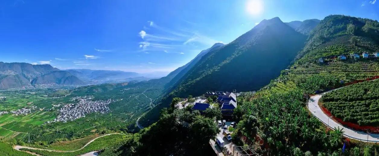 云南这个村，把咖啡种成了“红色产业”

月初，走进云南省保山市潞江镇新寨村，1.
