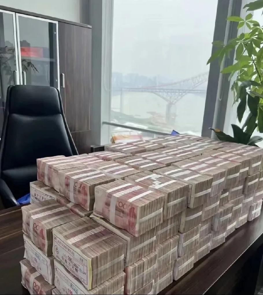 如果我有了1000万，会全部变现，也摆在房内过下瘾，至于以后该怎么用，我真还没想