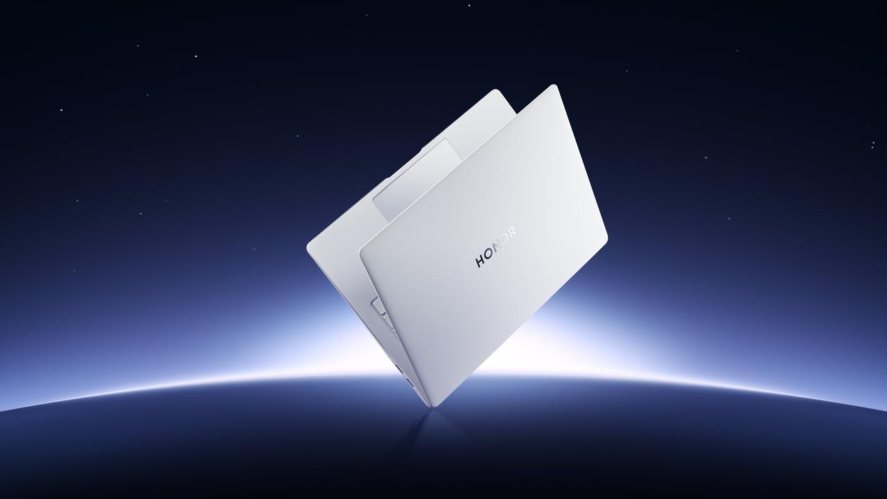 荣耀这波审美终于上线了。
MagicBook Pro 14三款配色——月光白、青