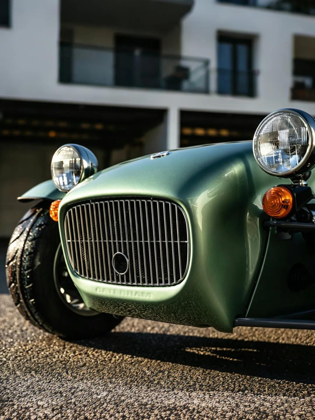 最近，Caterham联合英国赛车队HWM在英国推出2026款Seven HWM
