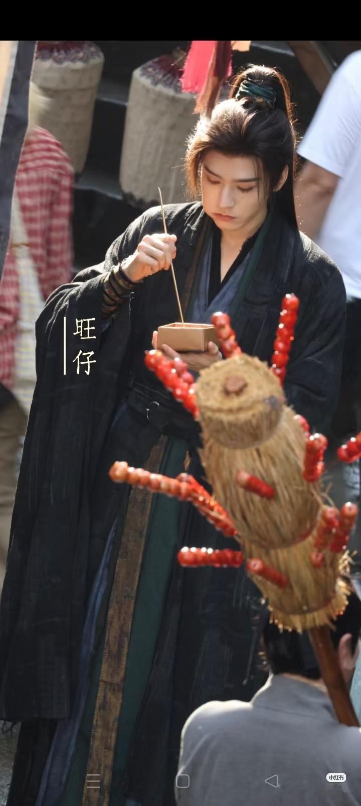 龚俊陆小凤 🍄龚俊凤舞九天 报告报告！龚俊俊陆小凤今天9点上班。外景。b组转a