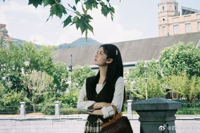 这一秒过火小时候的剧 匪我思存原著改编诶，虐恋教母的IP，难怪虐得这么带感，跟当