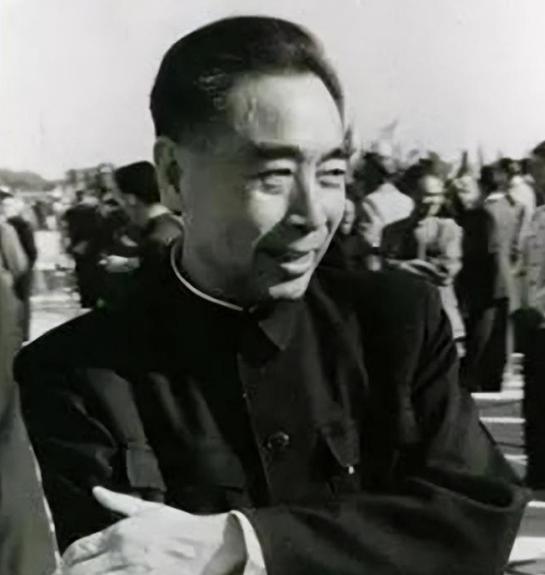 他是周总理唯一的“儿子”，“隐姓埋名”低调做人40年，直到1978年，总理去世两
