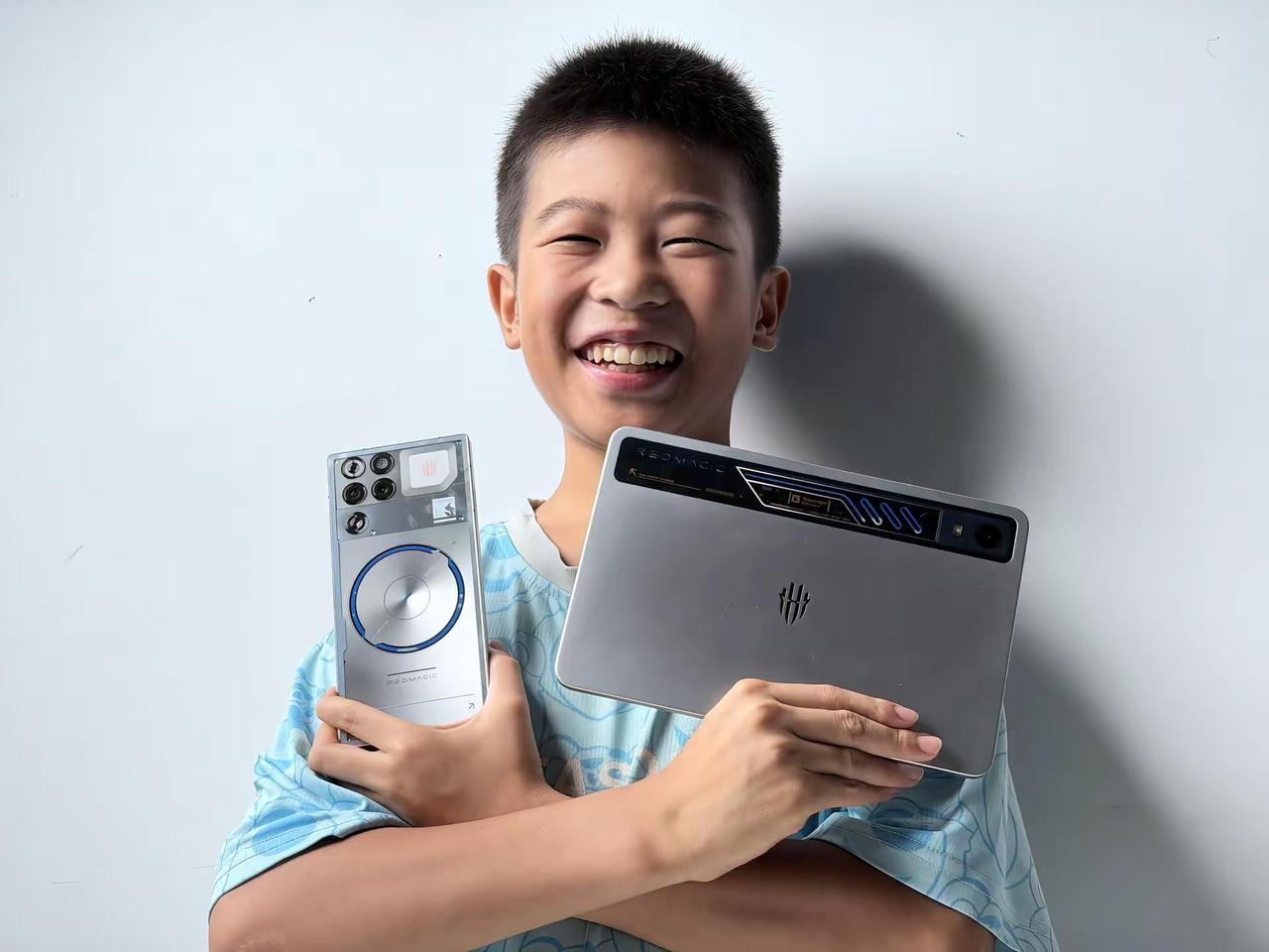 明天开学，带这两台去教室是什么含金量？红魔11sPro 红魔游戏平板5Pro