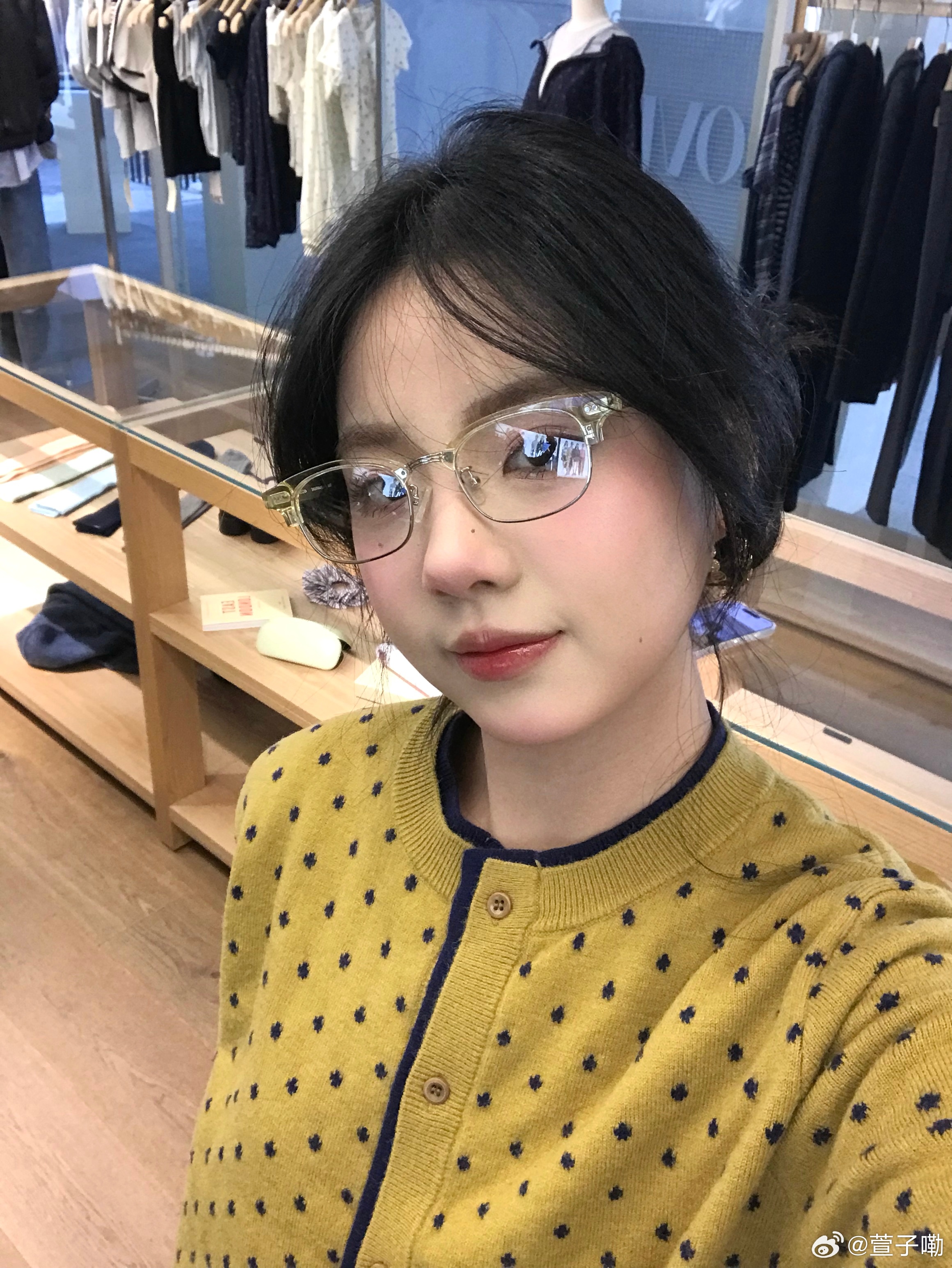 今天购入了一副高质感眼镜🤓 vlog明天见！ 