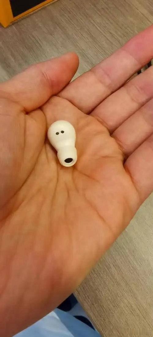 耳机丢哪里了?（王虎应写）      这是徒弟提供的一个案例。某女占耳机在家里，