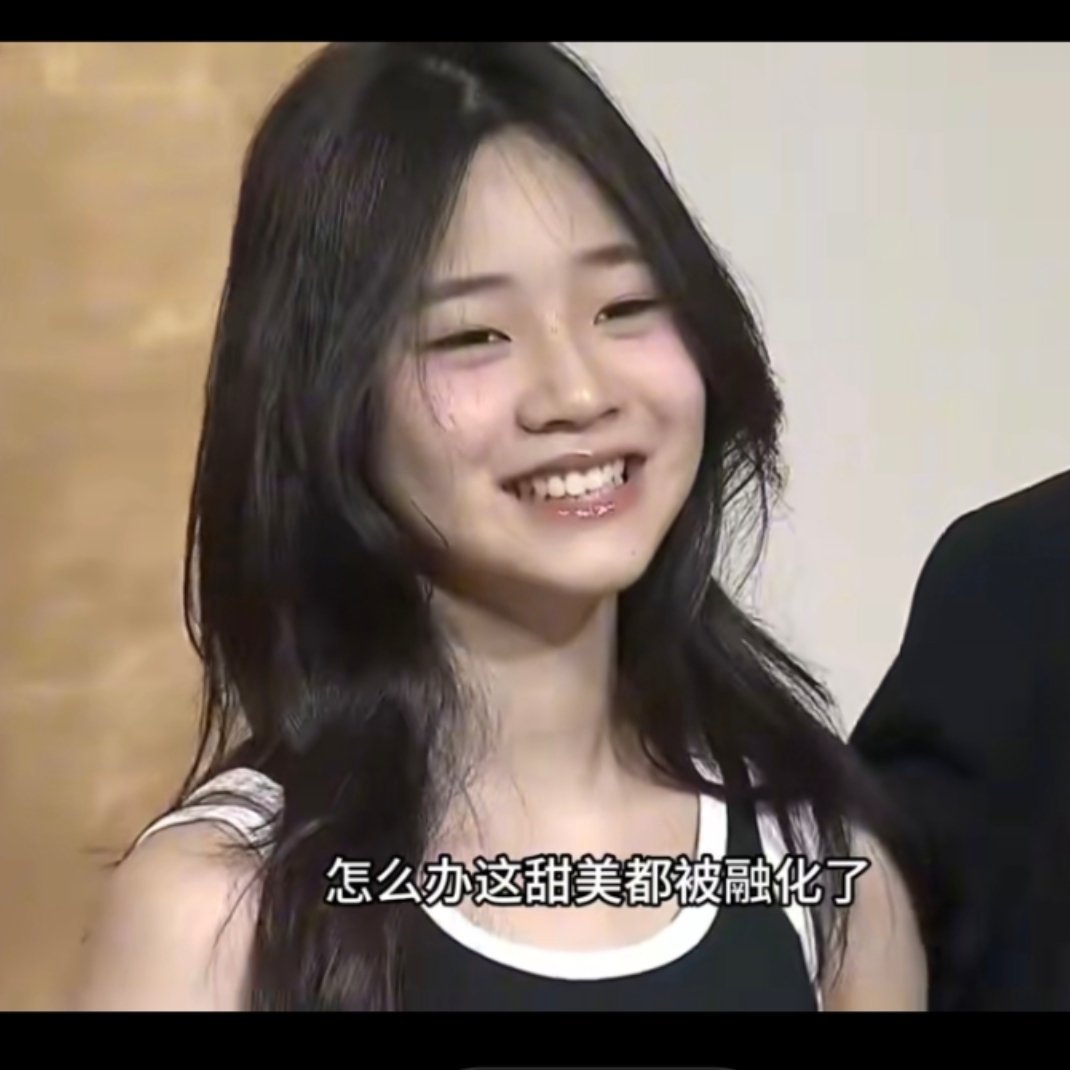 小S现身二女儿Lily画展一直觉得lily是三个女儿里面最好看的，之前还觉得她们