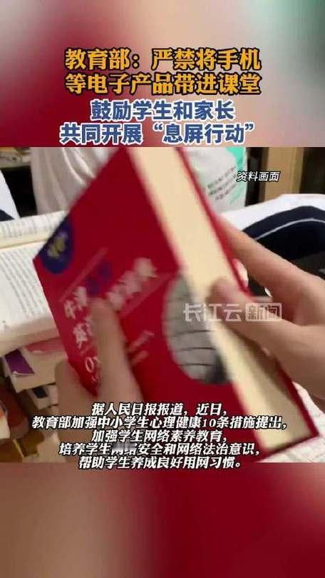 因为现在的小孩玩手机都成瘾，别说中小学生，就两三岁甚至是再小的小孩，只要给他个手