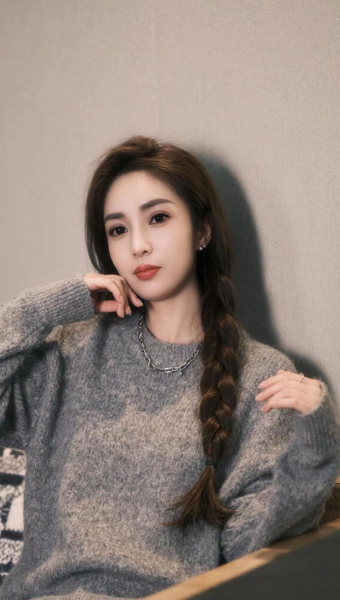 生活就是生动的活着，用最美的心情，穿最美的衣衫，呈现最自信的自己，爱不将就，穿不