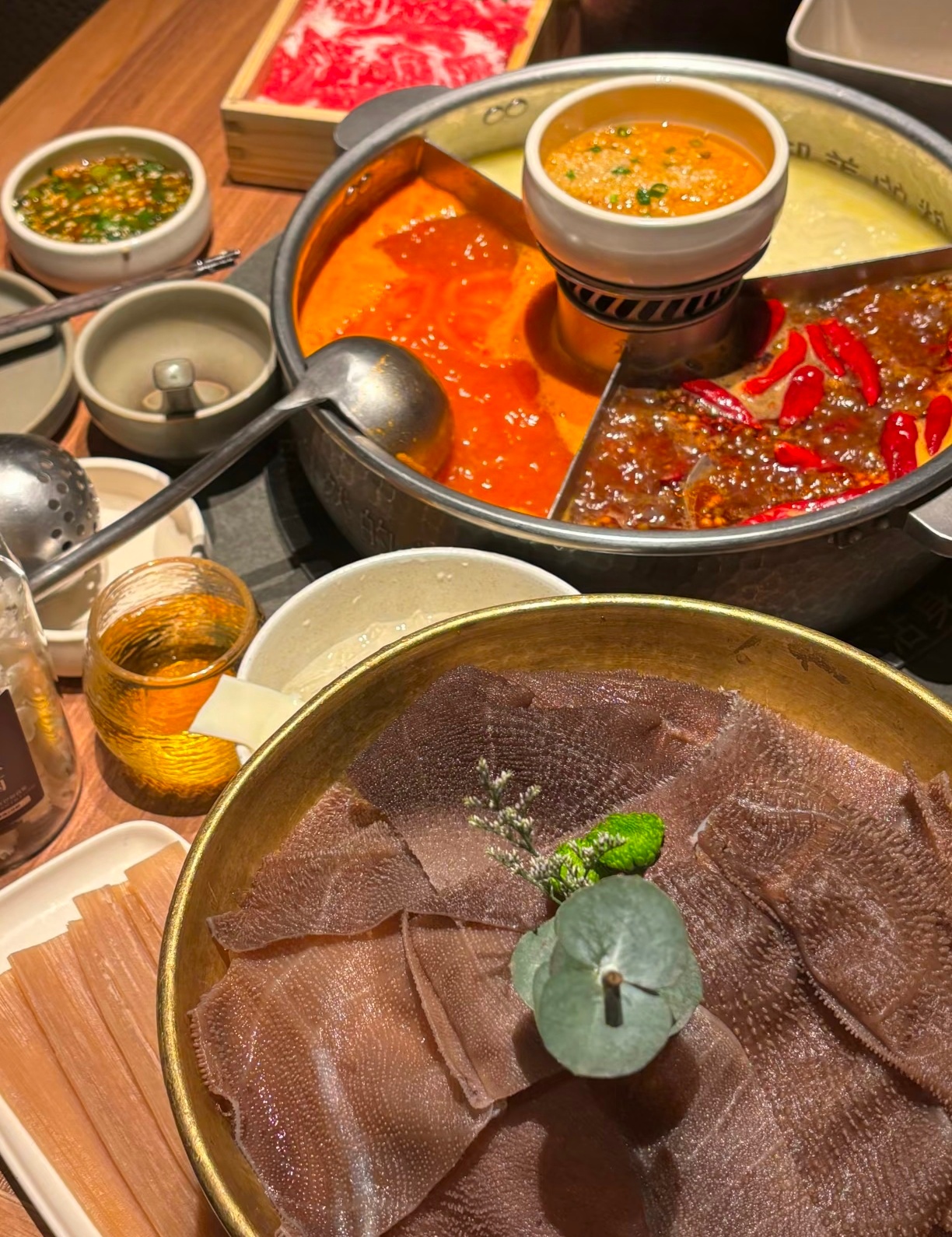 当代人的火锅三件套 点菜纠结症直接治愈，当代火锅极简吃法，三份毛肚一键搞定，独特