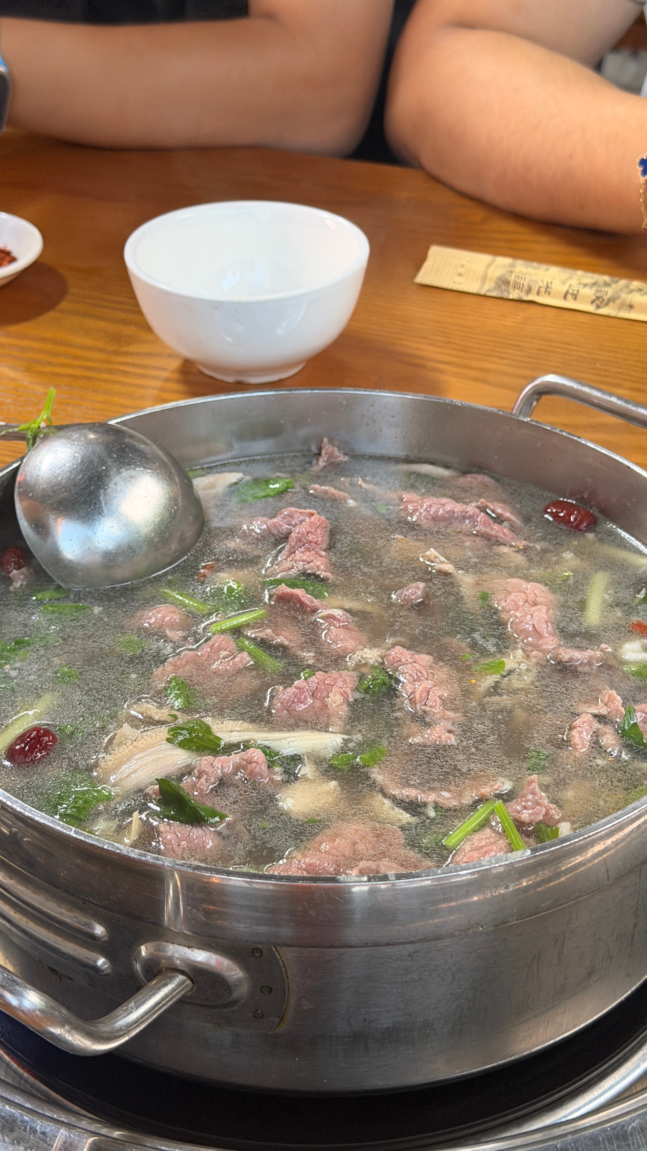 不吃辣火锅了🍲我吃跷脚牛肉～这个不辣～对我肠胃很友好 评论区看看你们的晚餐，可