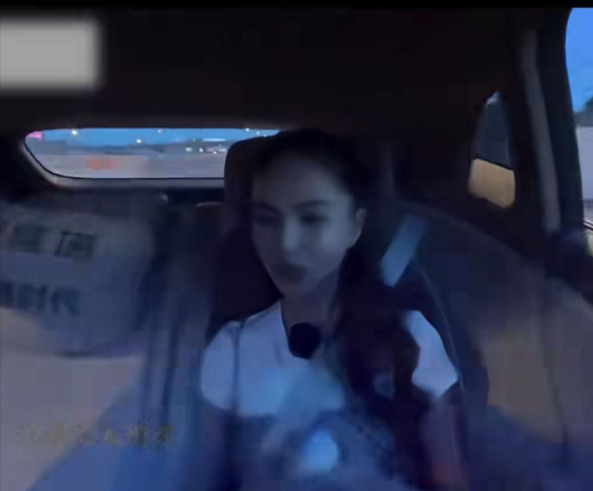 靳梦佳问昆凌：“你很难有人跟你吵架”

昆凌说：“我觉得是朋友或什么我都很难很生