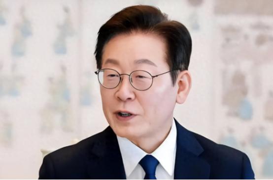 刚和高市签下反华声明，马克龙又在韩国对华摆一道，李在明不跟

法国总统马克龙最近