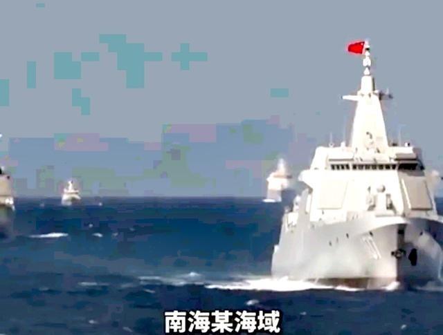 美军双舰强闯台海后，央视首次公开055大驱“锁定”核潜艇，美国军事博主：美军仅有