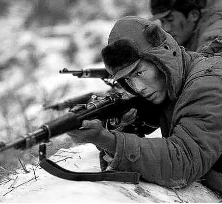 抗美援朝战场上有10位无限接近于神的兵王，在美军眼中他们就是死神降临，手里拿的不