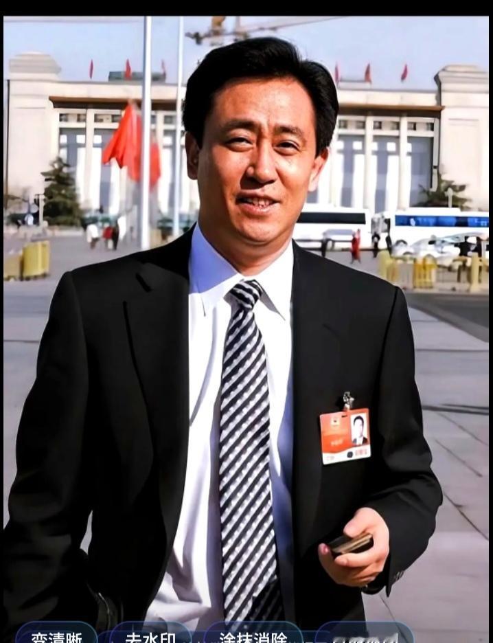 许家印有哪些政治光环和头衔？把他公开出来可能吓你一大跳！
  许家印判了无期徒刑