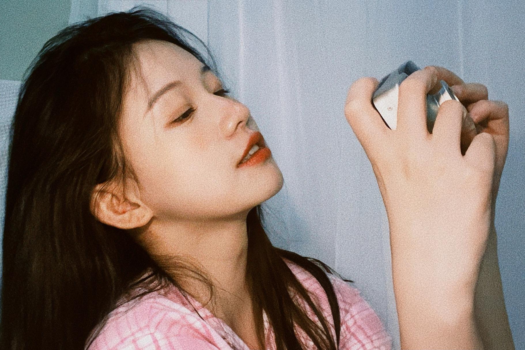 你本来就这样安静吗。你的鞋带都这样绑吗 我像是一本你会读的书吗