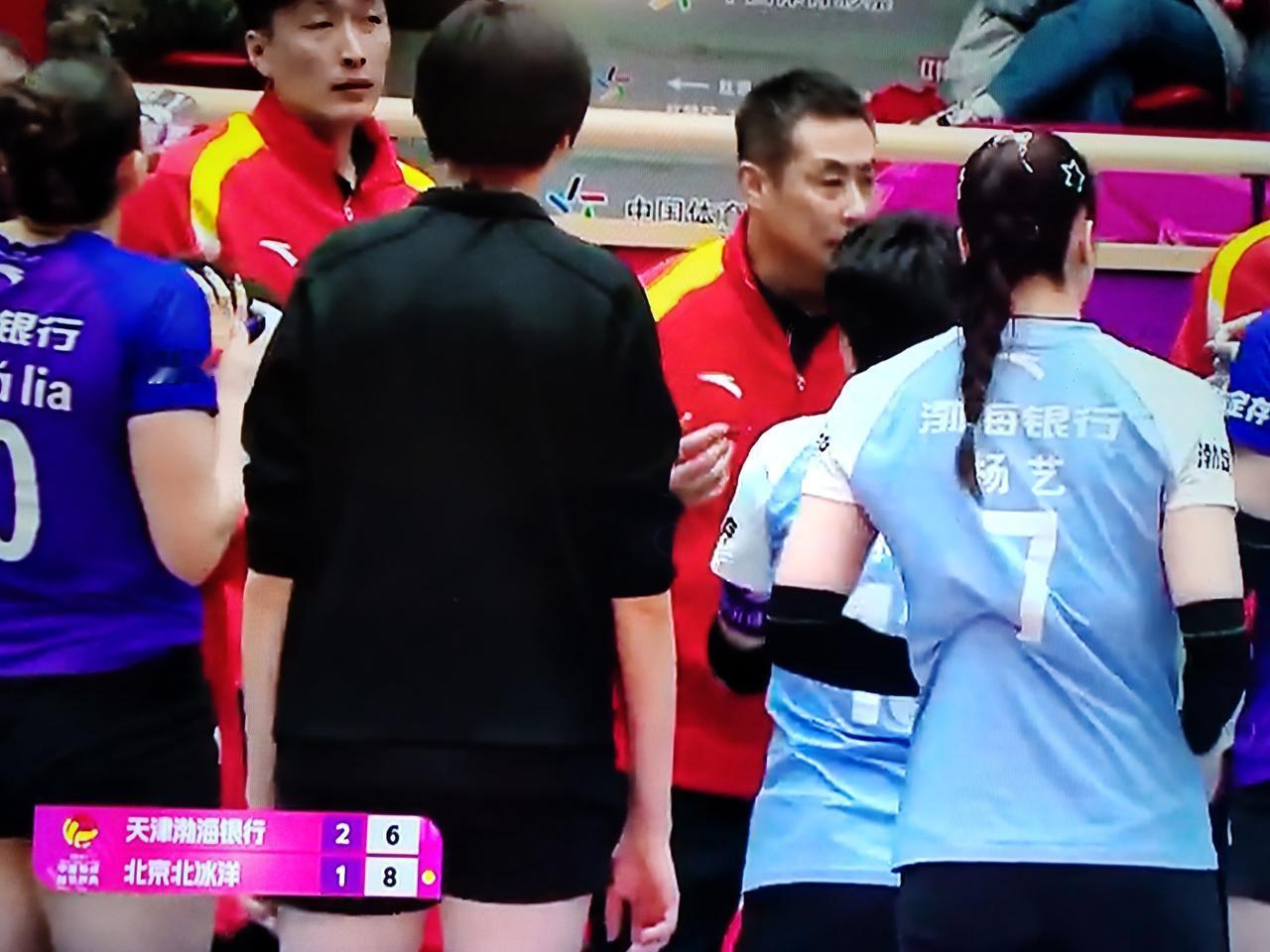 2月25号女排排超联赛季后赛，天津女排对阵北京女排，前三局天津女排25：11，2