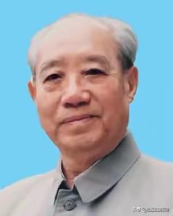 十一届五中全会上，汪东兴起身提出辞职，全场骤然安静，陪伴主席数十年的他，抉择背后