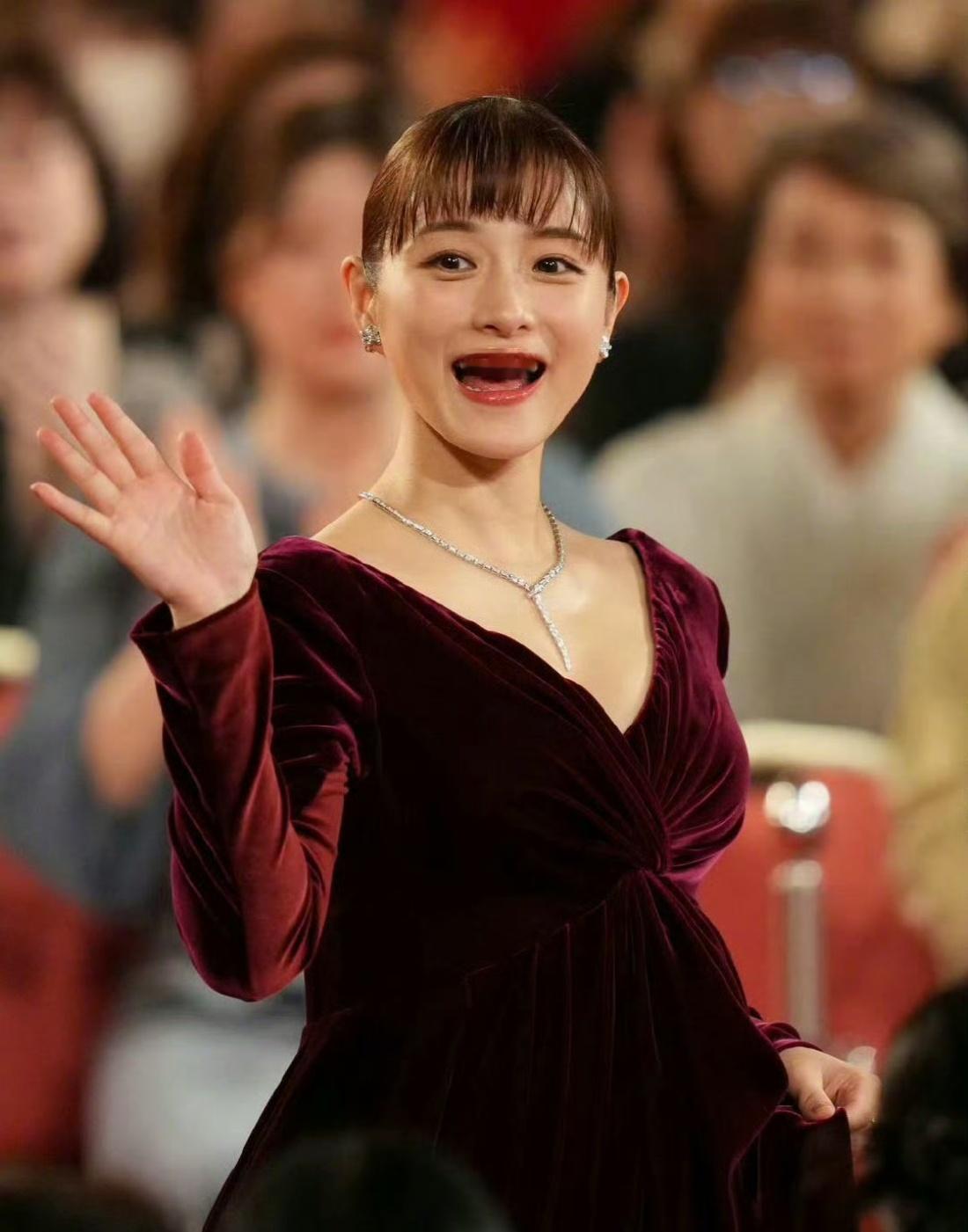 石原里美二胎出生好快啊…祝福石原里美一家四口幸福[心]未来应该还要出来演戏吧？ 