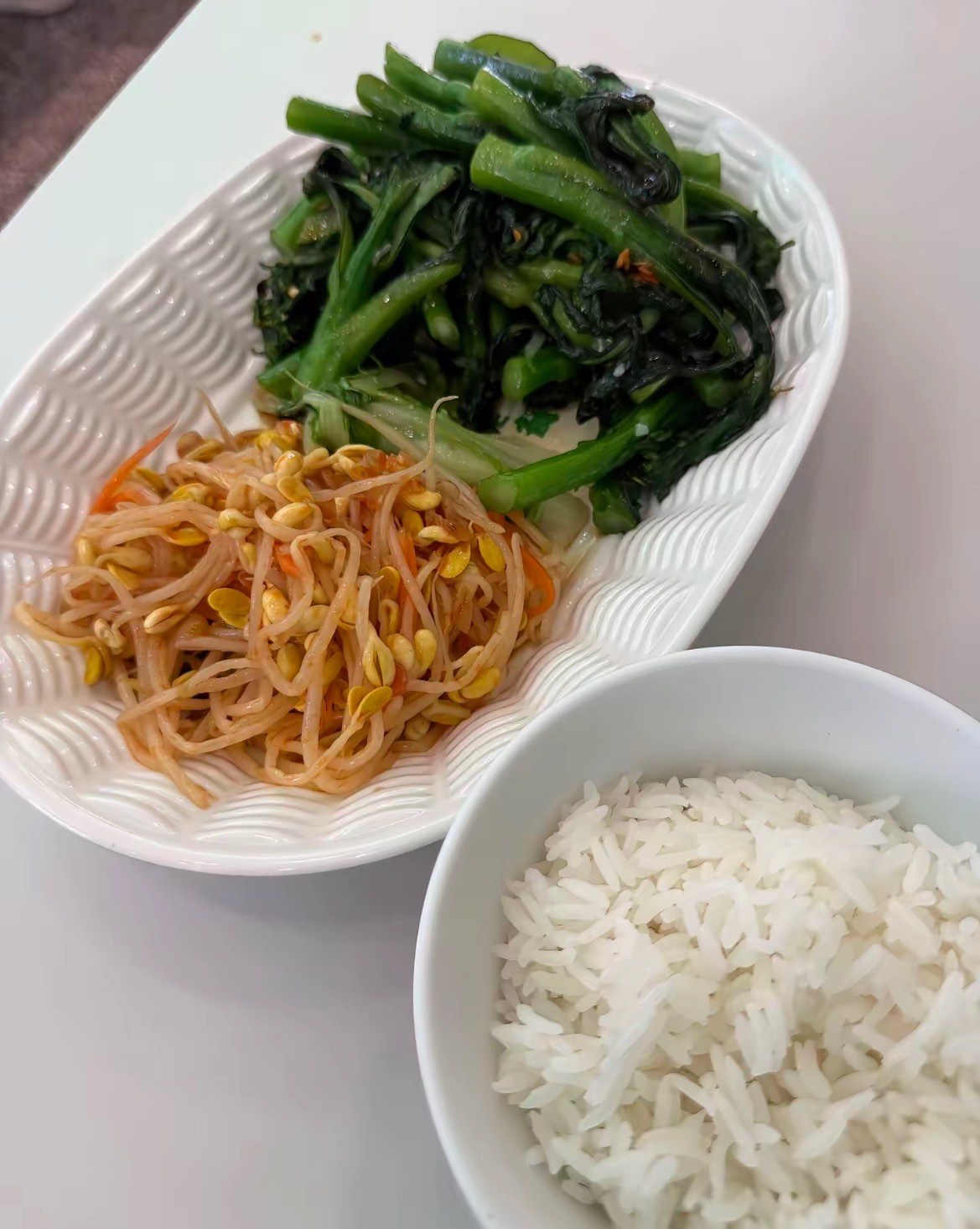 【玉林某餐厅称斤的素菜就这些21.9元】6月30日，网友分享：玉林市某餐厅就餐里