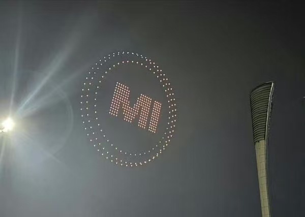 杨幂湖南卫视跨年演唱会彩排，天空上有好大的MI[打call] 