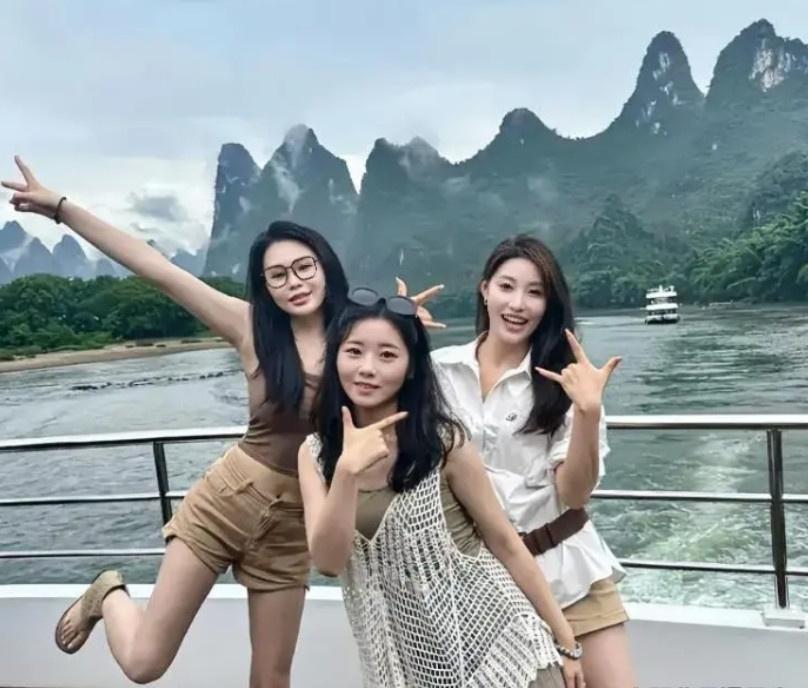 彩礼都是28.8万三个里面选一个做老婆你们会选择谁？要是我的话我选择穿白色衣服的