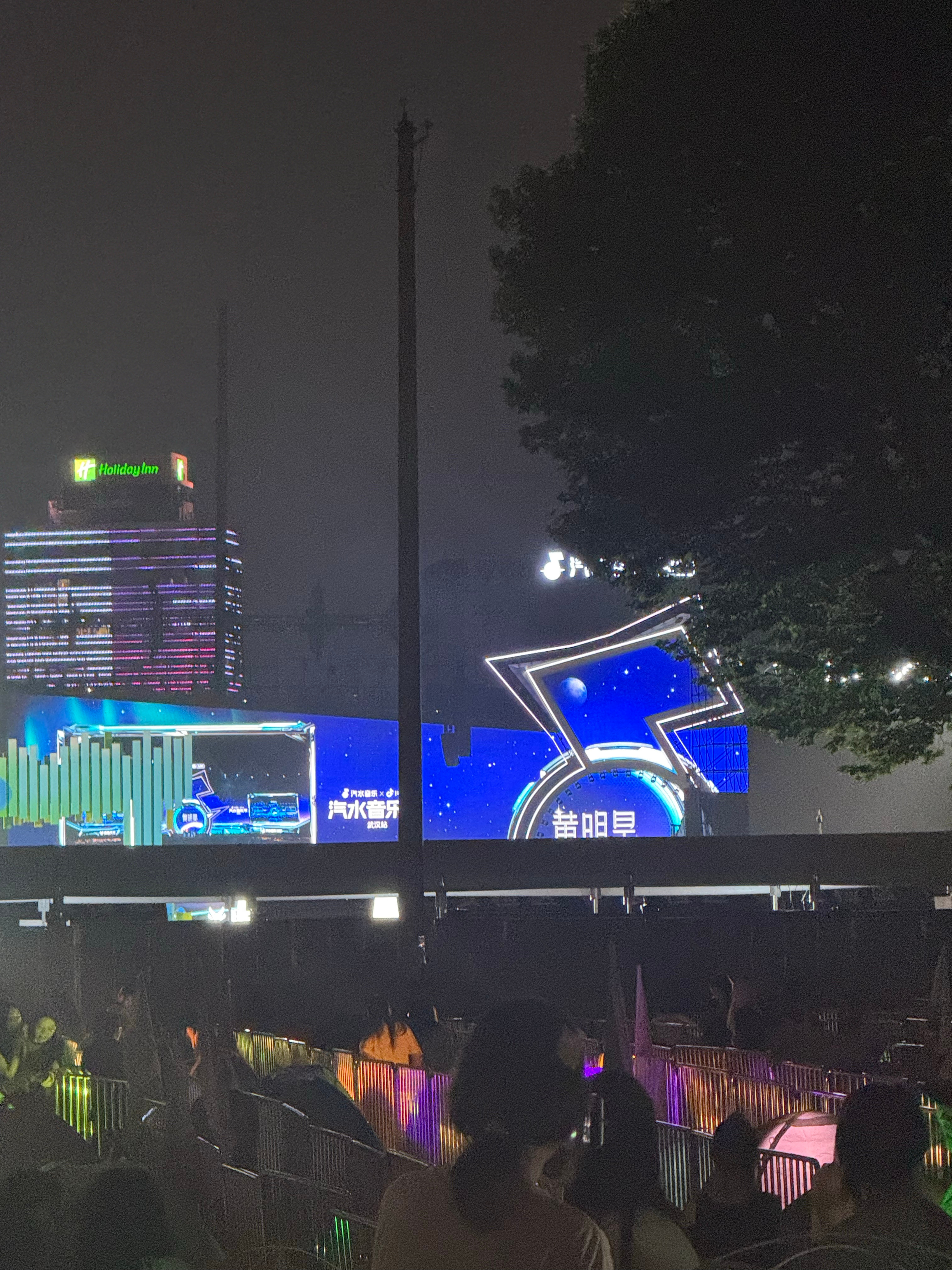 永远精益求异认真对待舞台的宝宝 一个舞台彩了好多遍 