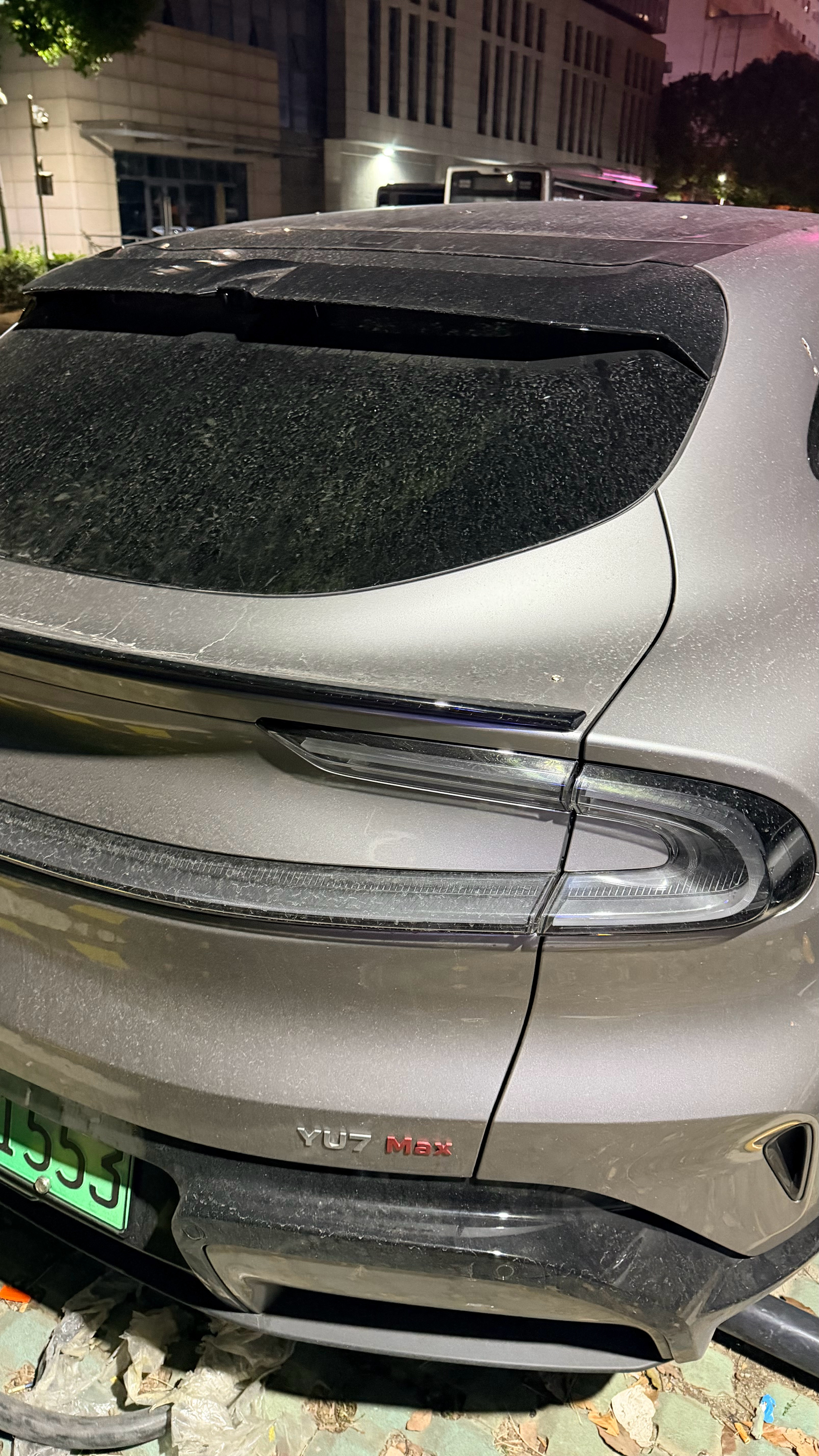 一会去洗车，脏的看不下去了