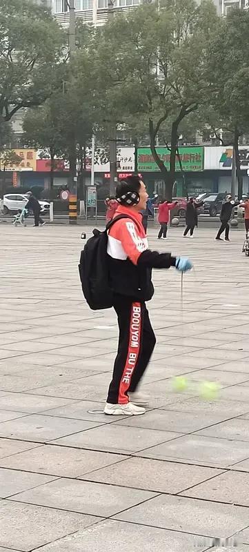 春日晨练打卡 春日晨练简直太让人上头啦！朔州的春日繁花似锦，好多市民都开启了晨练