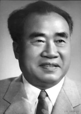 两位统帅对母亲都非常怀念
他们的共同特点是他们一直认为他们是人民的一份子
而很受