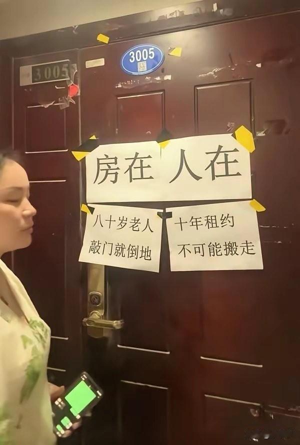 买卖不破租赁，租赁优先。但是法拍之前，法院有义务说明租赁情况。