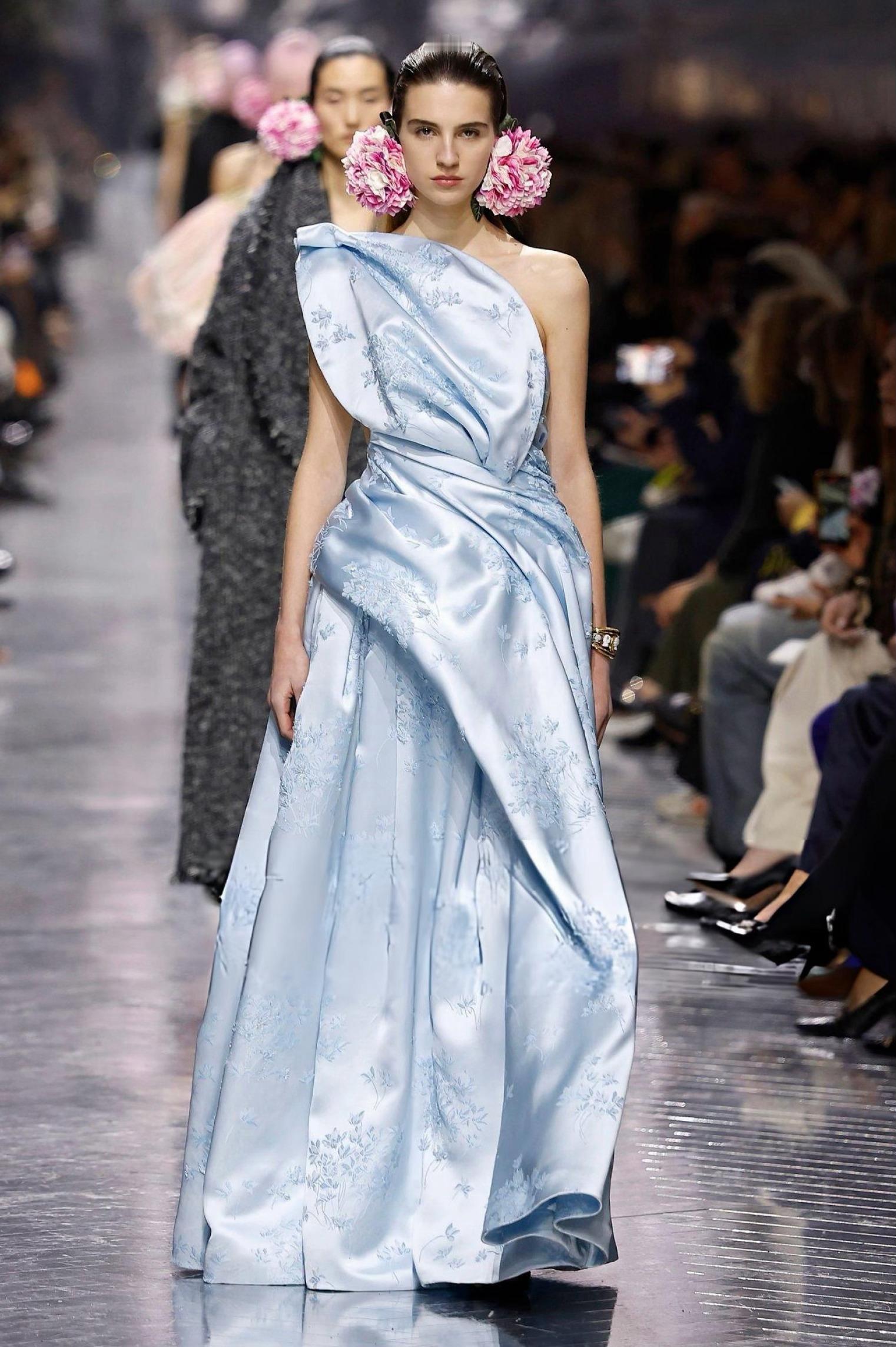 Dior 2026 春夏高定亮眼的一抹蓝  🩵🌸✨CoutureOfTheD