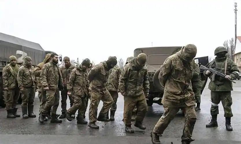 乌克兰克里沃格最近这起征兵事件，已经不是“劝你去登记”这么简单了！

一名出租车