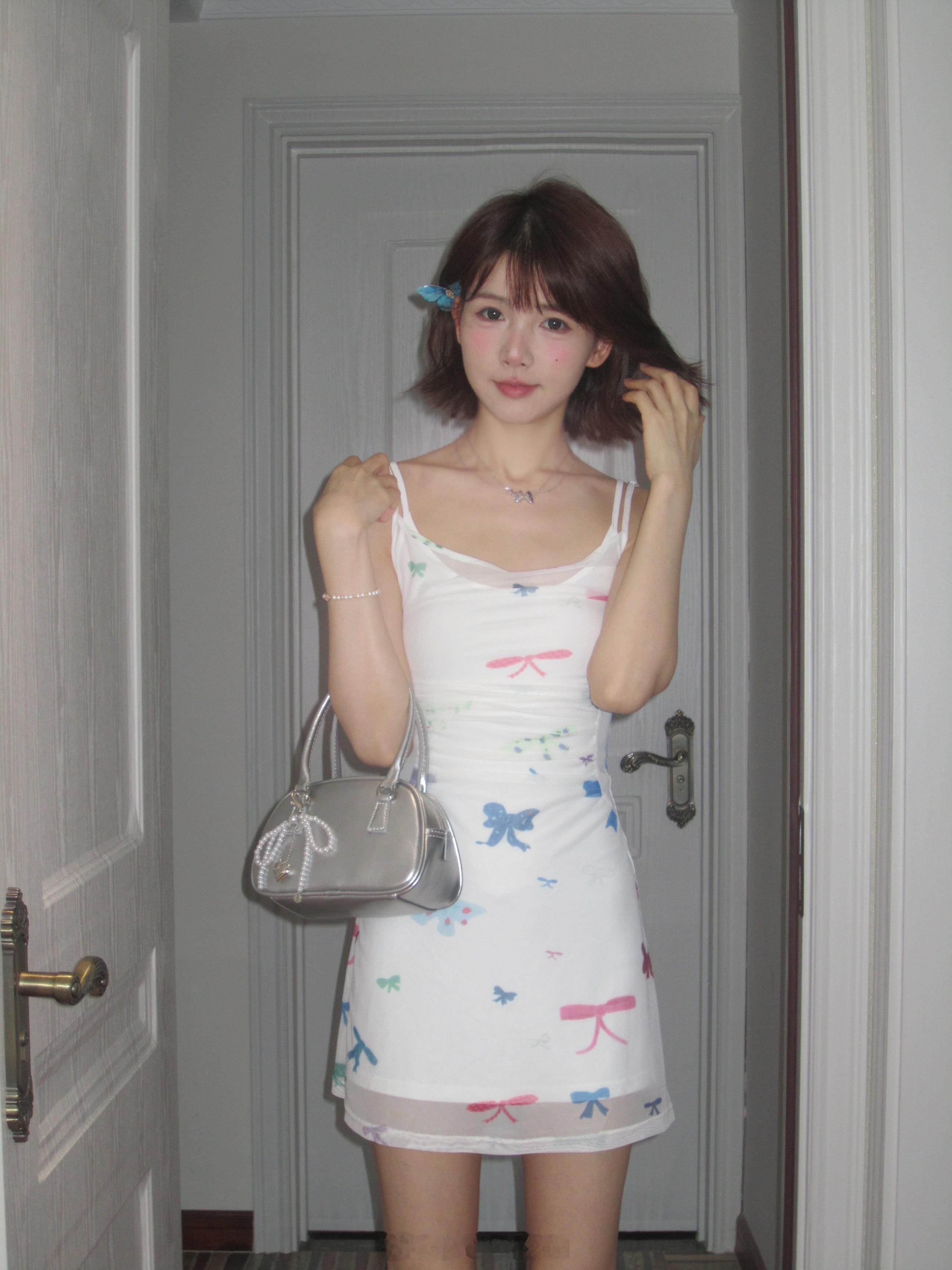 短发女孩也可以性感和可爱 ​​​