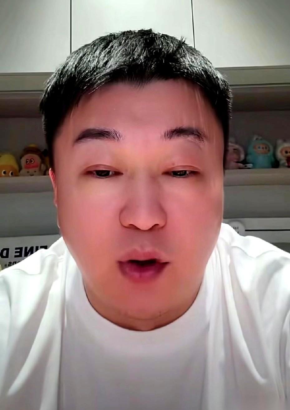 所以，那个传闻中99年的、身高2米06的大中锋，真的是来顶替威尔斯的？
消息一出