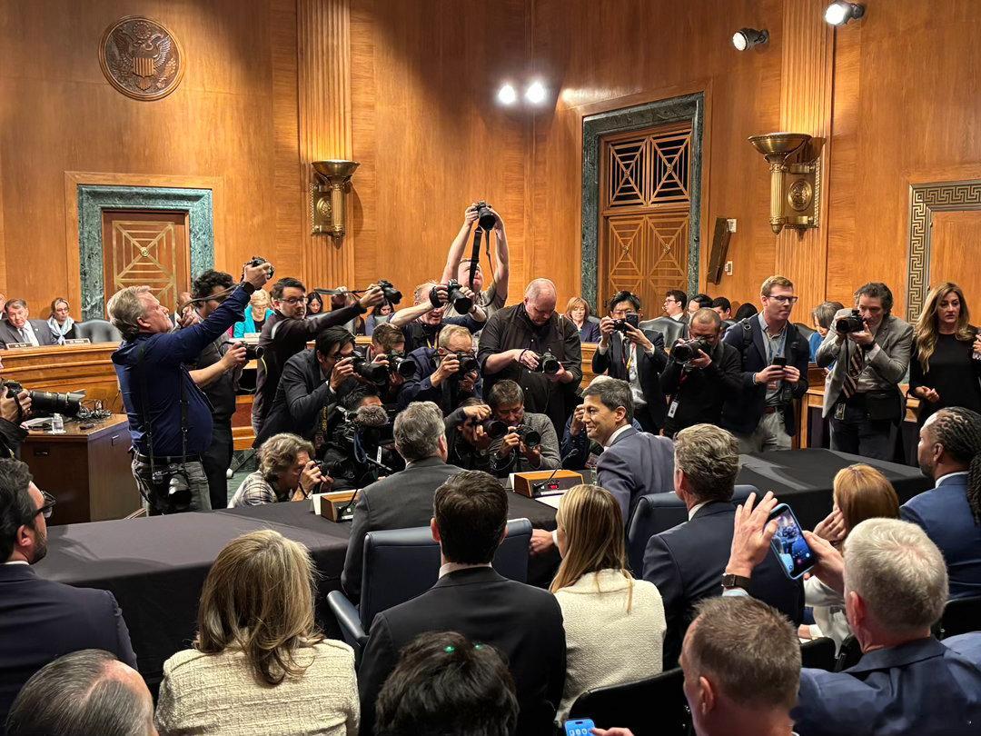 美联储新主席提名，今天在参院听证，承诺维护美联储独立性Warren参议员：我问你