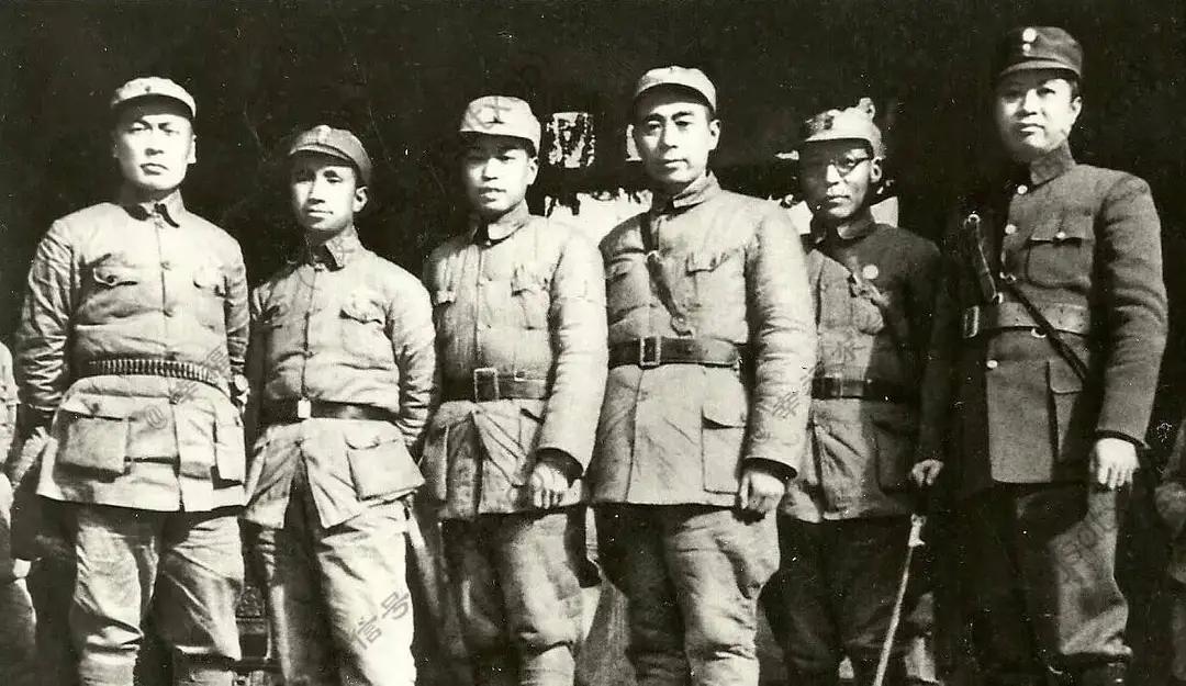 这是几位将帅的合影，你能认出几位？