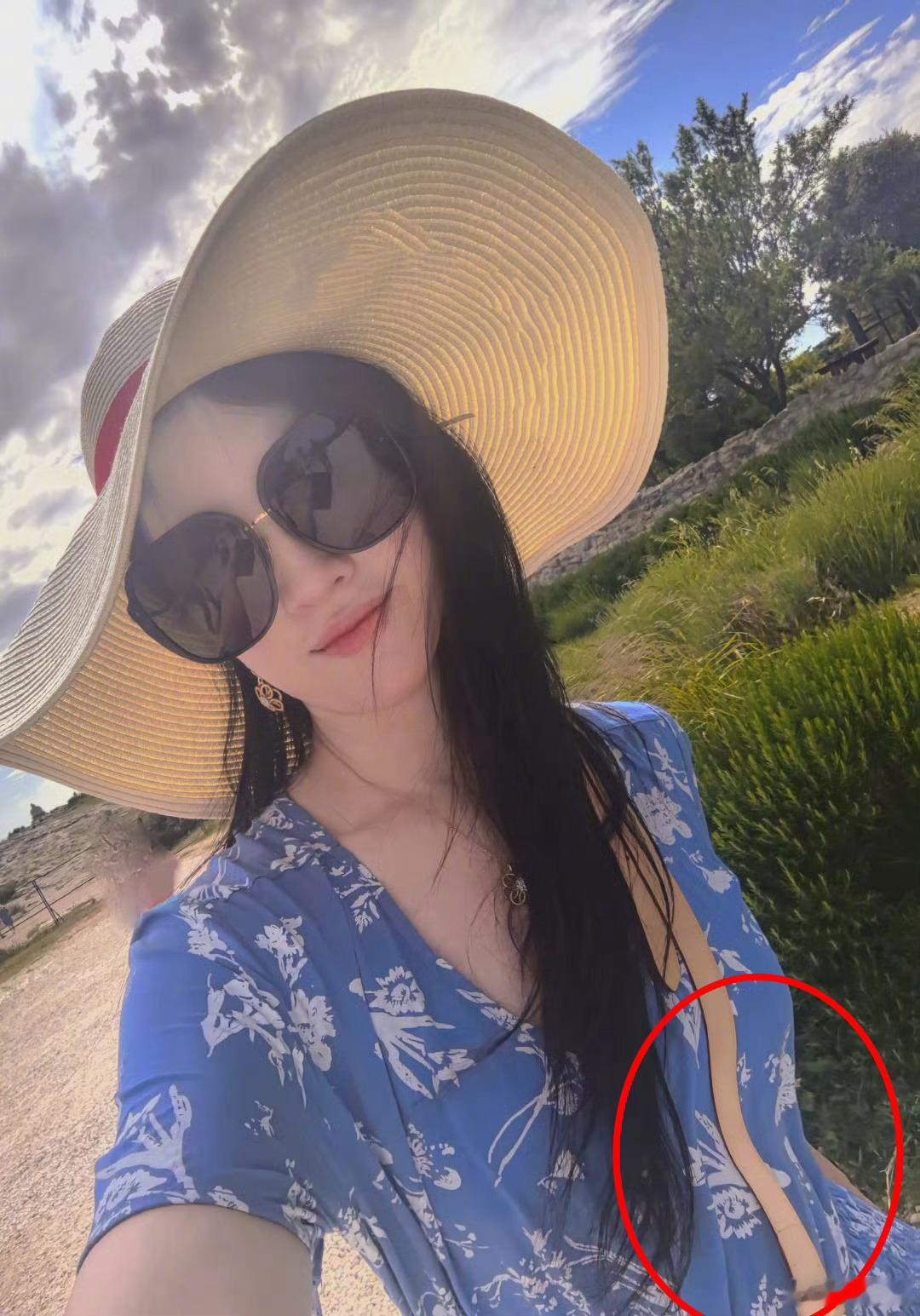 戛纳偶遇刘亦菲吃越南粉这里....咋了[哆啦A梦害怕] ​​​
