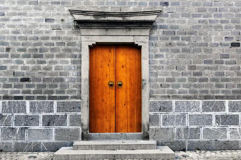 当上帝为你关上一扇门时，也会为你打开一扇窗。不必因失去而失望，毕竟前期你已收获颇