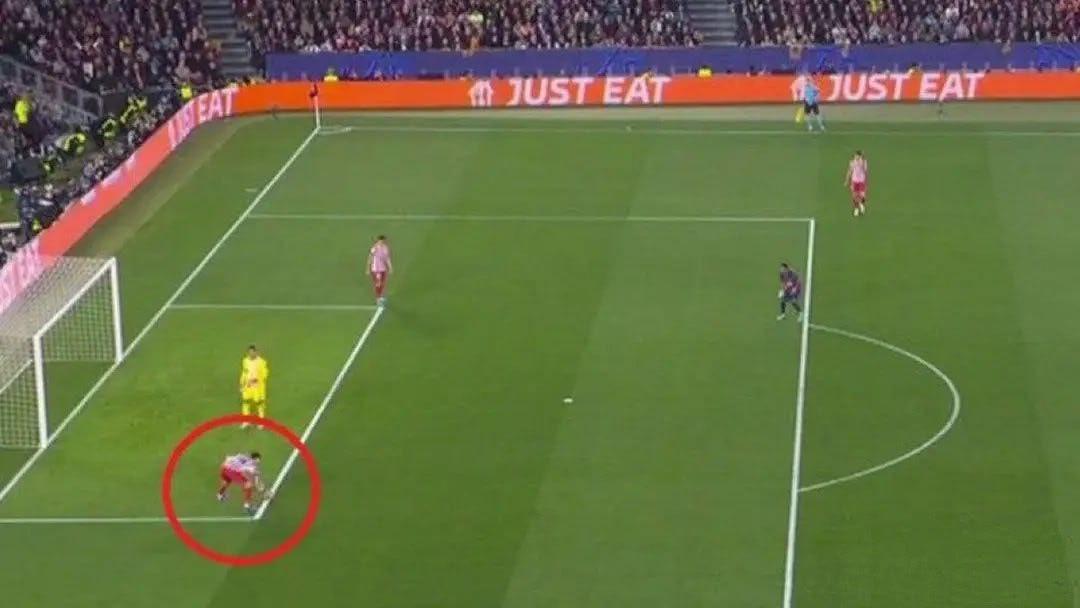 【欧冠八强战，巴萨在一球落后时被漏判点球，失去扳平机会】2025/26赛季欧冠联