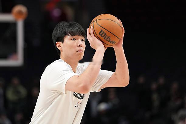 我觉得很多球迷是真的戾气太重了。我们当然希望杨瀚森出场，希望他得到更多出场时间。