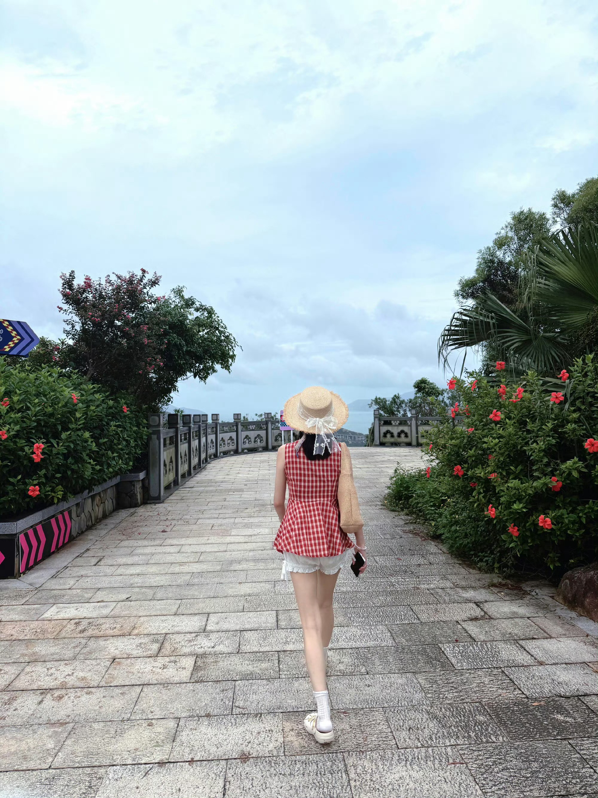 白鹿[超话][来抱抱]  白鹿李佩仪 [来抱抱]白鹿 完全妈妈 你的笑容忽然间好