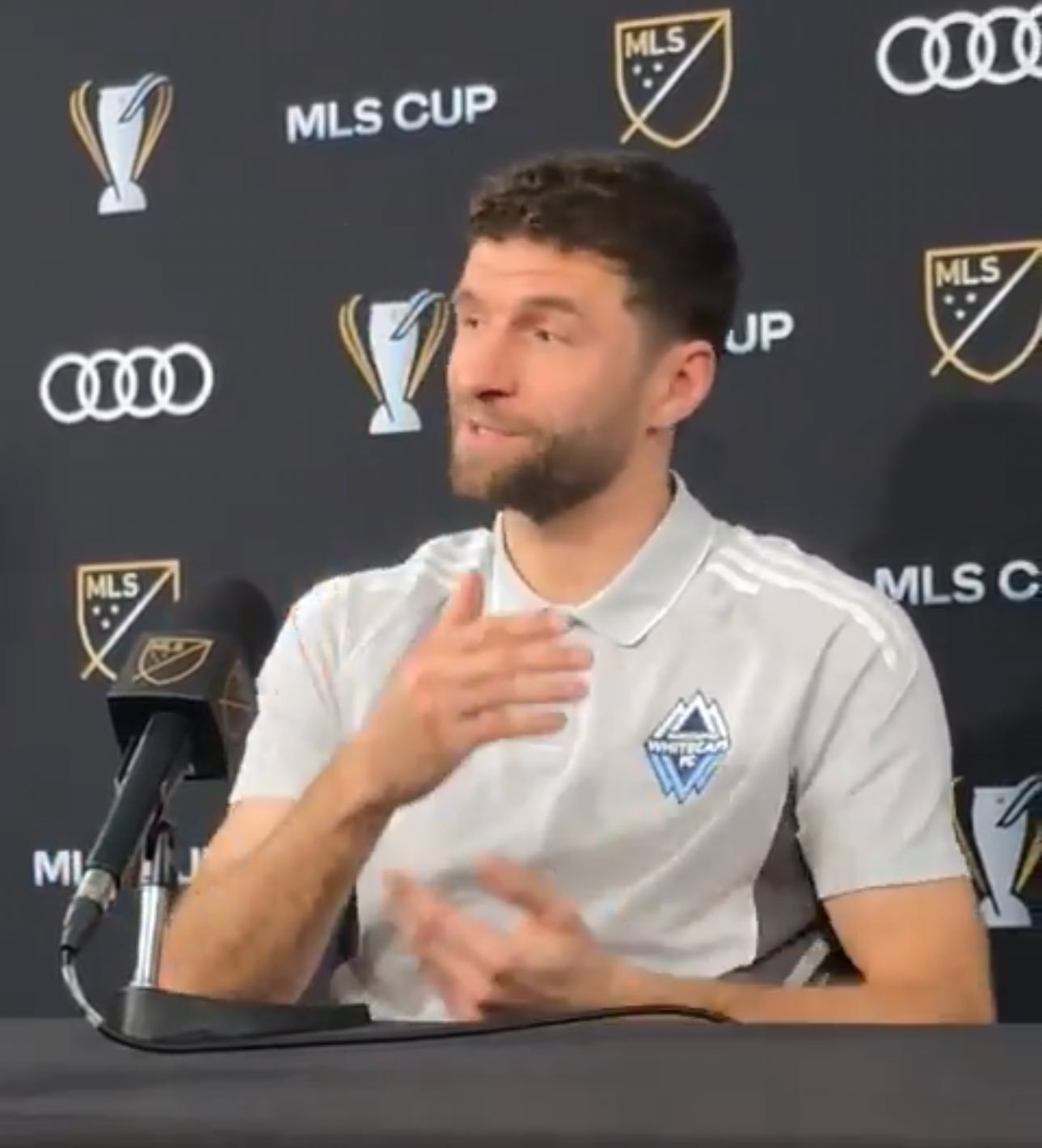 🎙与梅西、苏亚雷斯、阿尔巴和布斯克茨对决？💬托马斯·穆勒：“和老朋友重聚总是