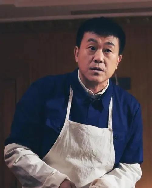 1998年，留学归来的女同学李海洋请何冰吃饭，她说“我都29了，明年30该嫁人了