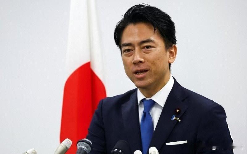 好一出 “草木皆兵”的大戏。

近日，日本参议院听证会上，议员山田吉彦捧着南鸟岛