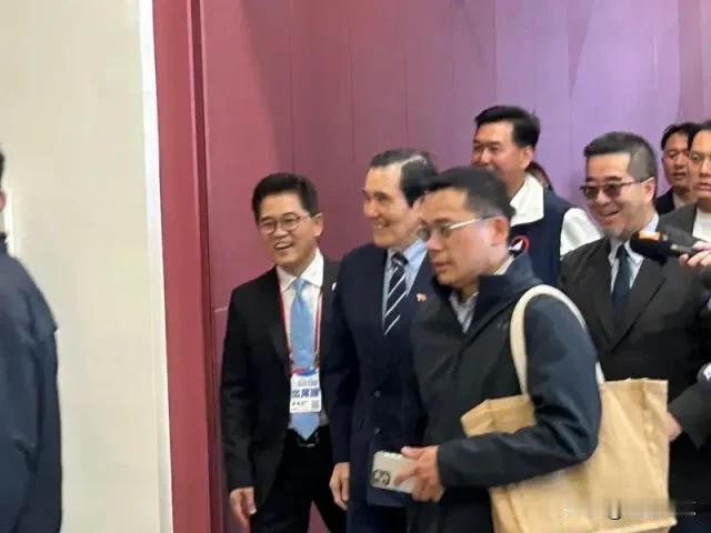马英九打头阵致辞   口误“立院韩秘书长”

 国民党全代会今（24）日登场，党